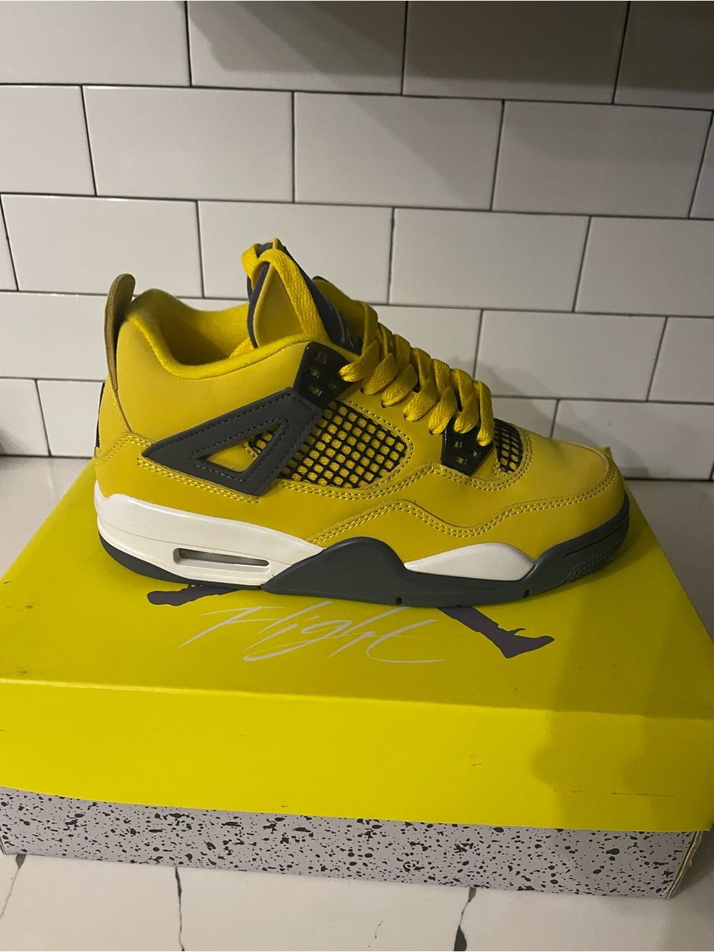 Mens Retro 4 Lightening Size 5.